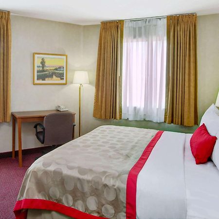 Готель Ramada By Wyndham Hawthorne/Lax Екстер'єр фото