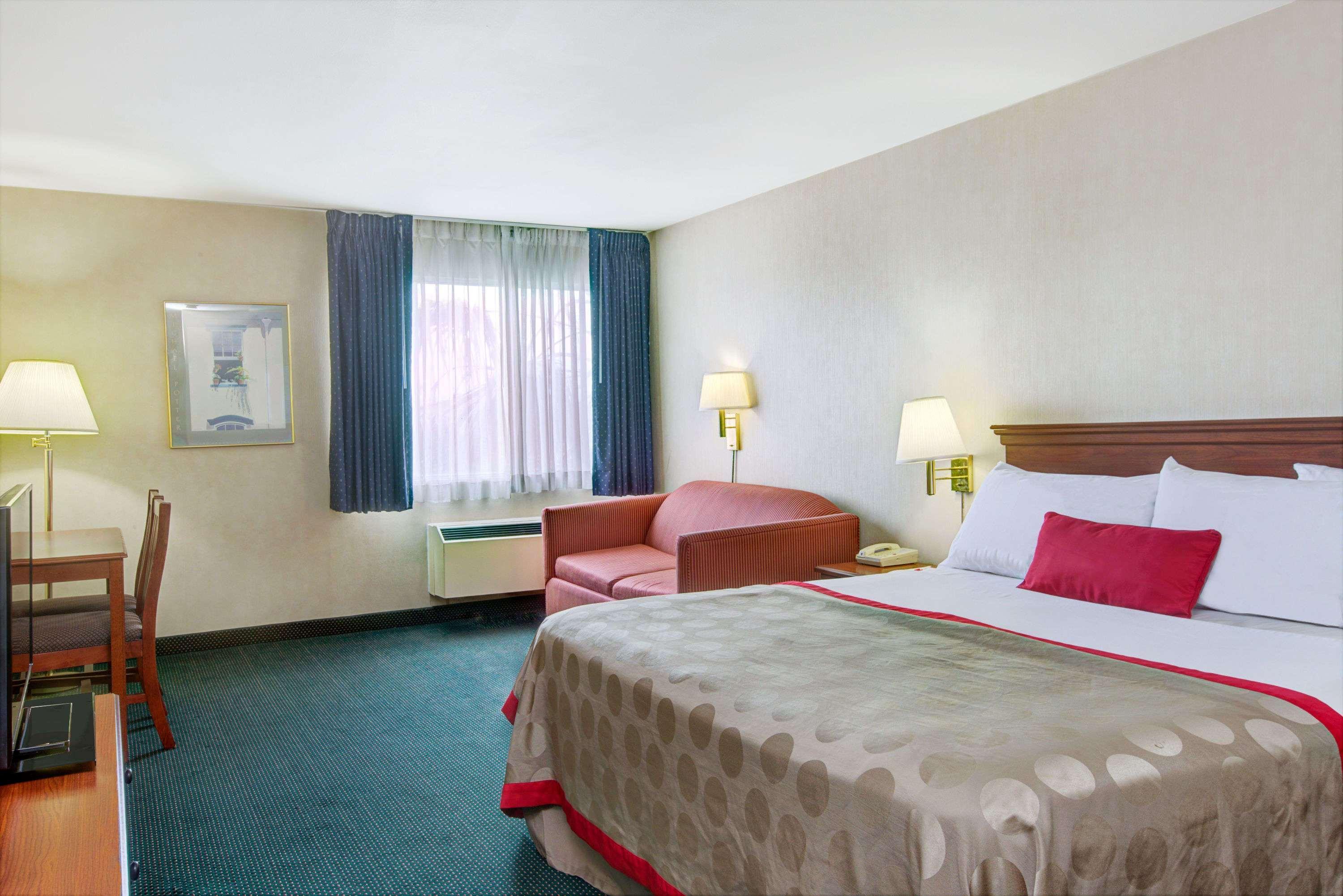 Готель Ramada By Wyndham Hawthorne/Lax Екстер'єр фото